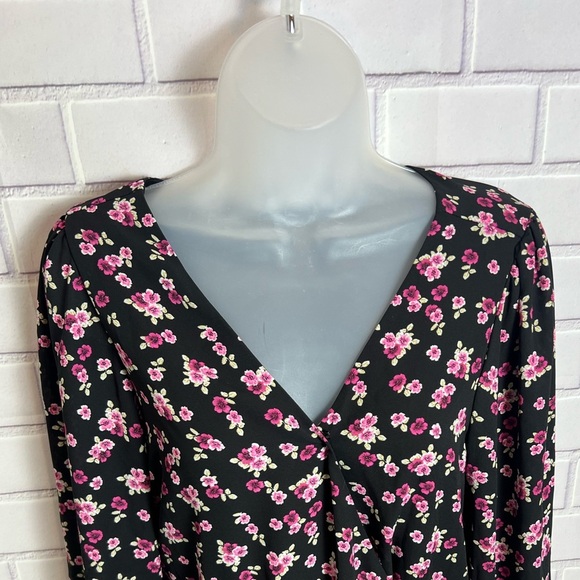 EXPRESS women Floral V-Neck Long Sleeve romper/size SP - Picture 3 of 12